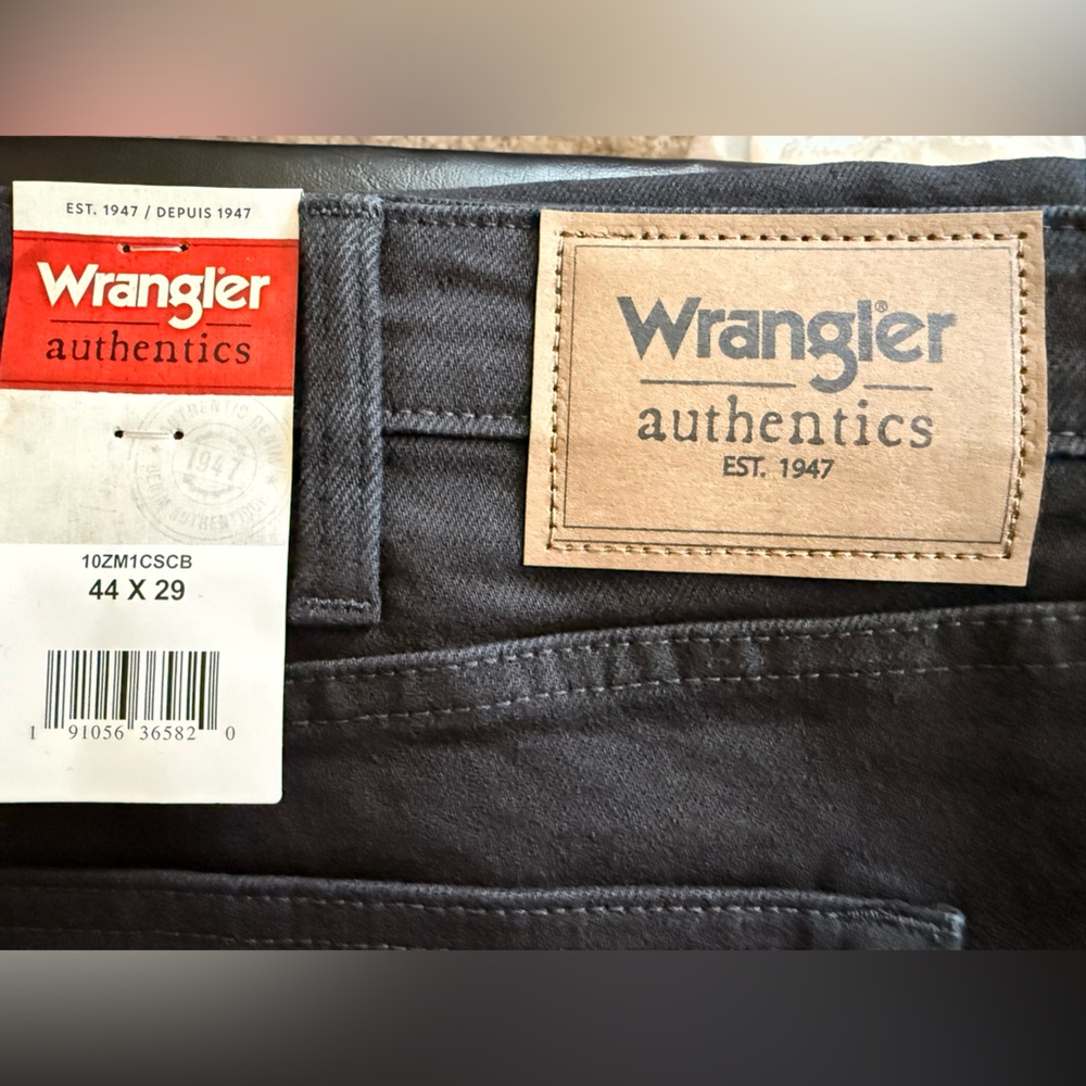 Wrangler Men’s Dark Gray Slim Straight Jeans